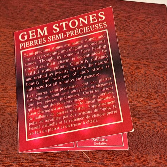 11 heart gem stone pendants in wooden case - Picture 2 of 10